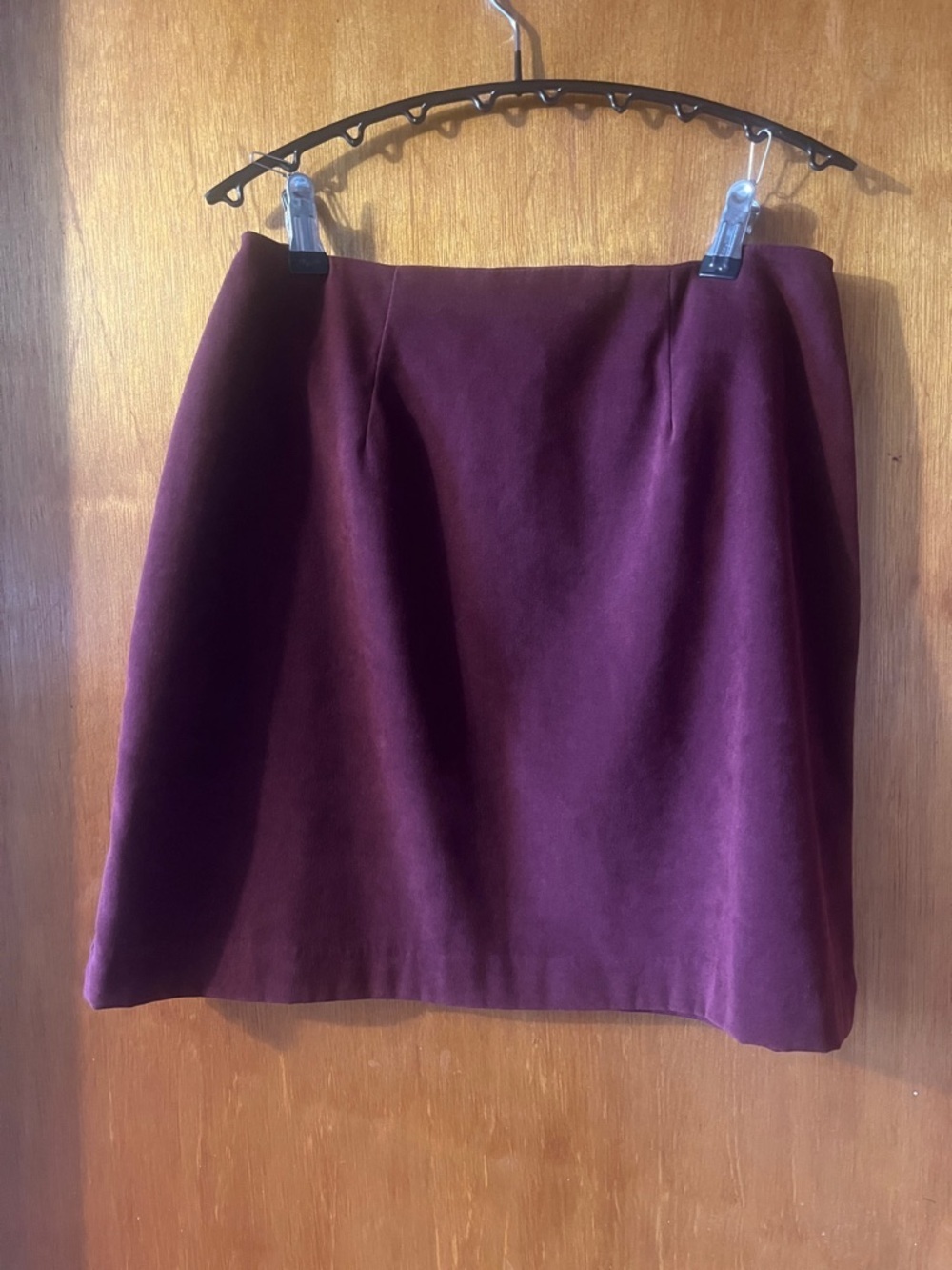 Woman’s Suzy Shier Mini Skirt in Burgundy Plum Small